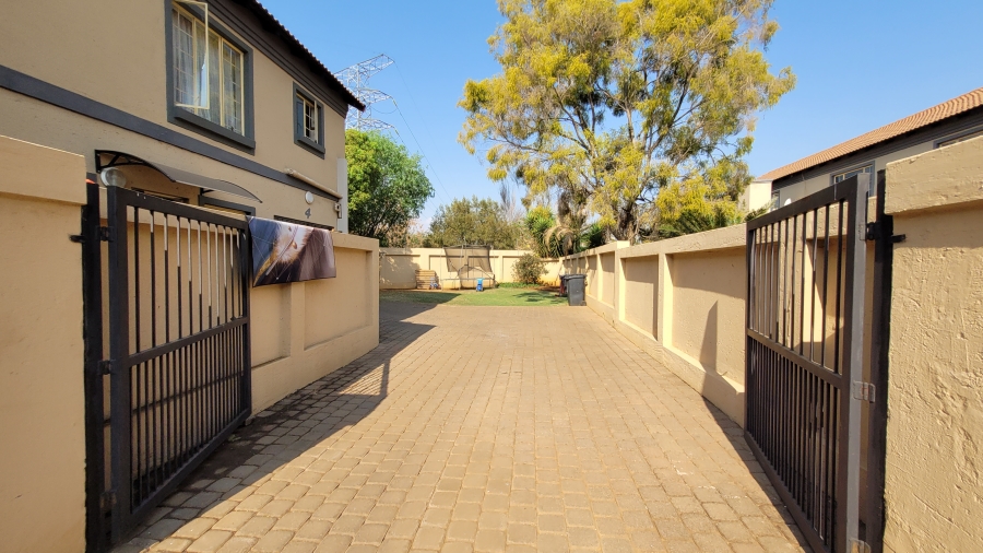 To Let 4 Bedroom Property for Rent in Annlin Gauteng