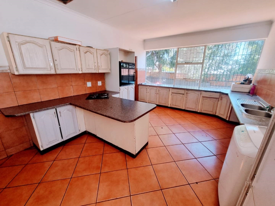 6 Bedroom Property for Sale in Melville Gauteng