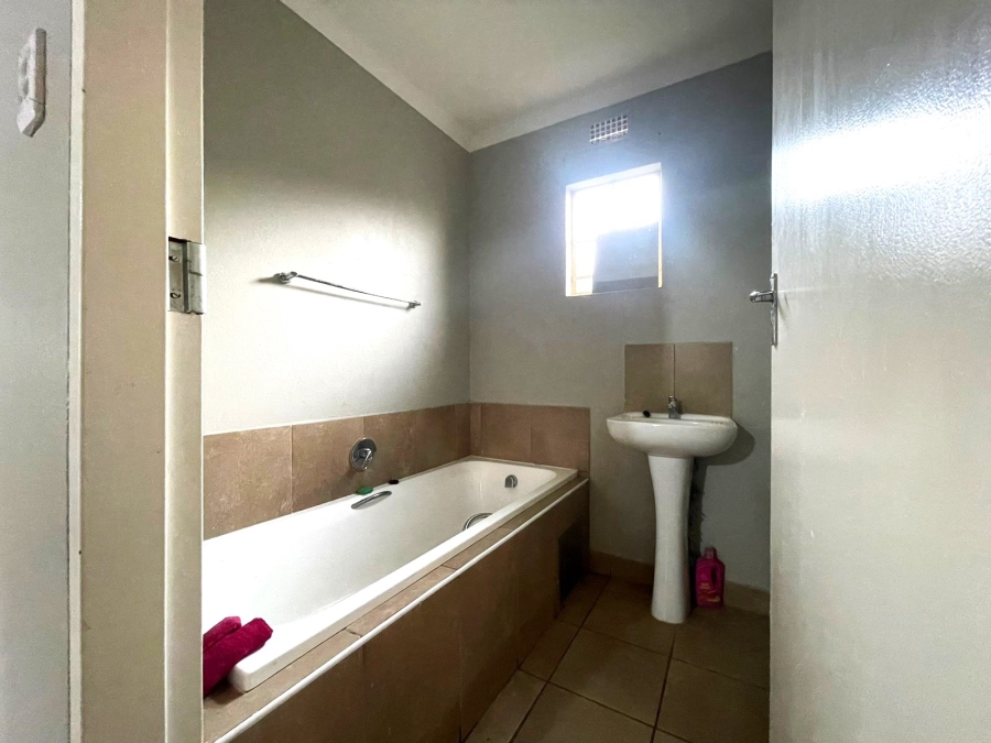 To Let 2 Bedroom Property for Rent in Sky City Gauteng