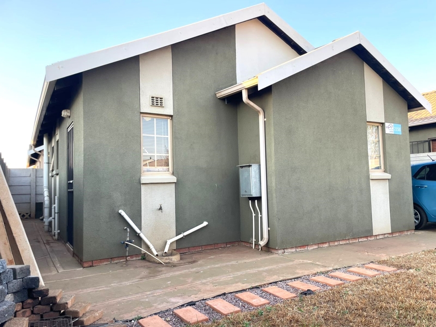 To Let 2 Bedroom Property for Rent in Sky City Gauteng