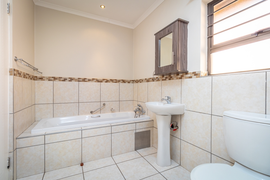 2 Bedroom Property for Sale in Homes Haven Gauteng