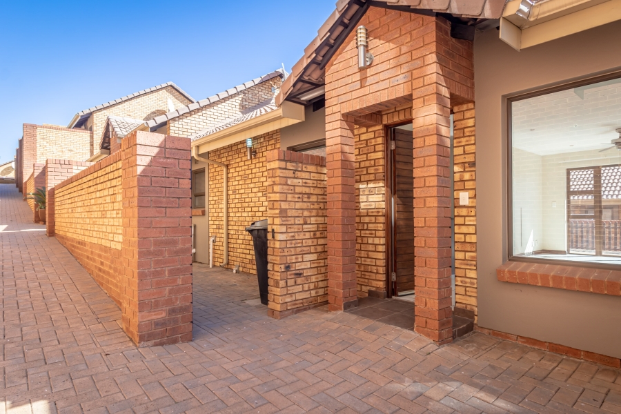 2 Bedroom Property for Sale in Homes Haven Gauteng