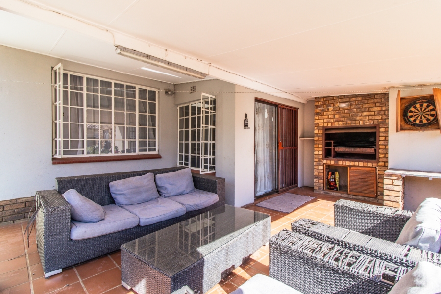 4 Bedroom Property for Sale in Glenvista Gauteng