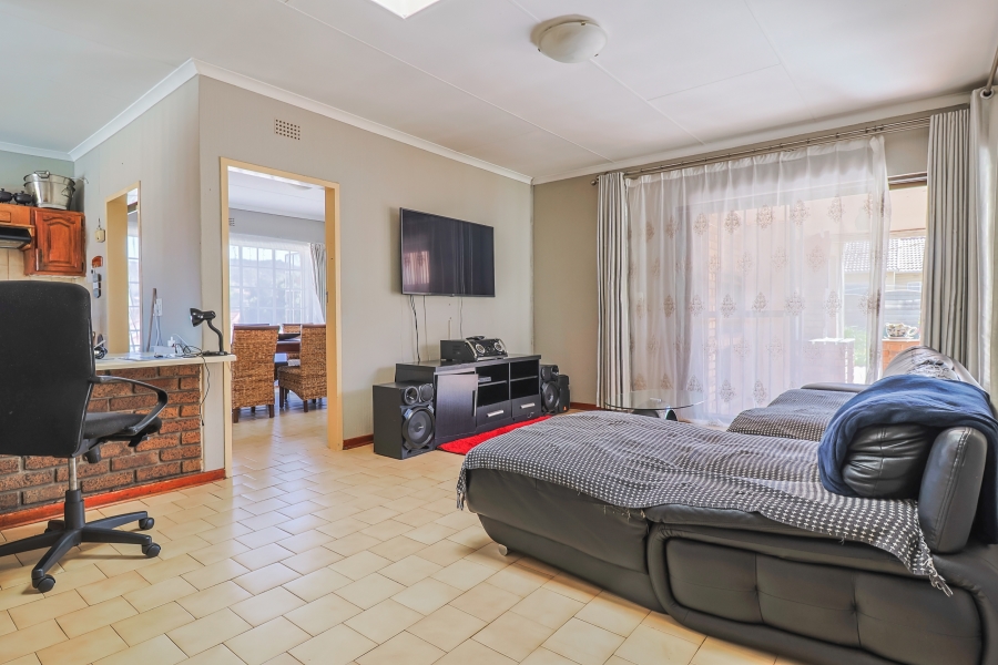 4 Bedroom Property for Sale in Glenvista Gauteng