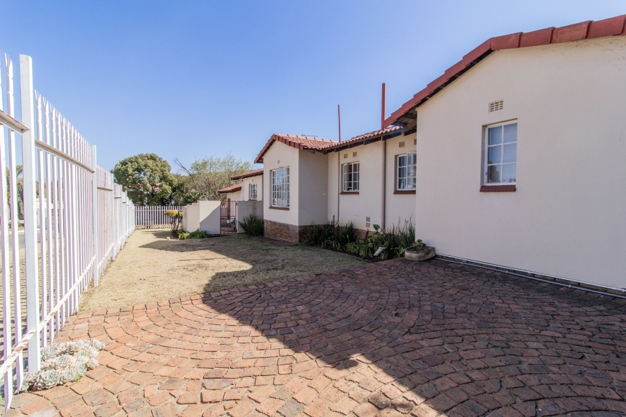 4 Bedroom Property for Sale in Glenvista Gauteng