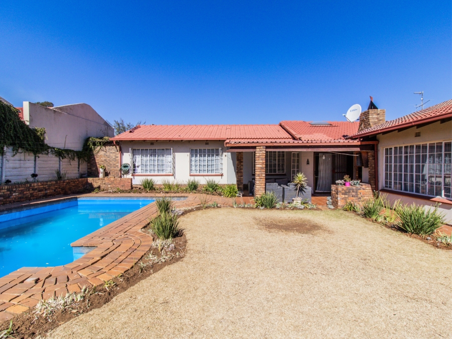 4 Bedroom Property for Sale in Glenvista Gauteng