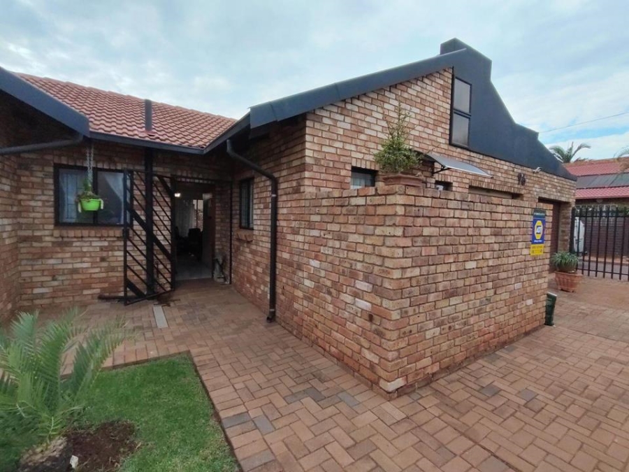 To Let 3 Bedroom Property for Rent in Montana Park Gauteng