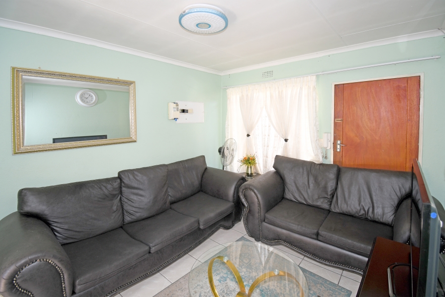 2 Bedroom Property for Sale in Corlett Gardens Gauteng