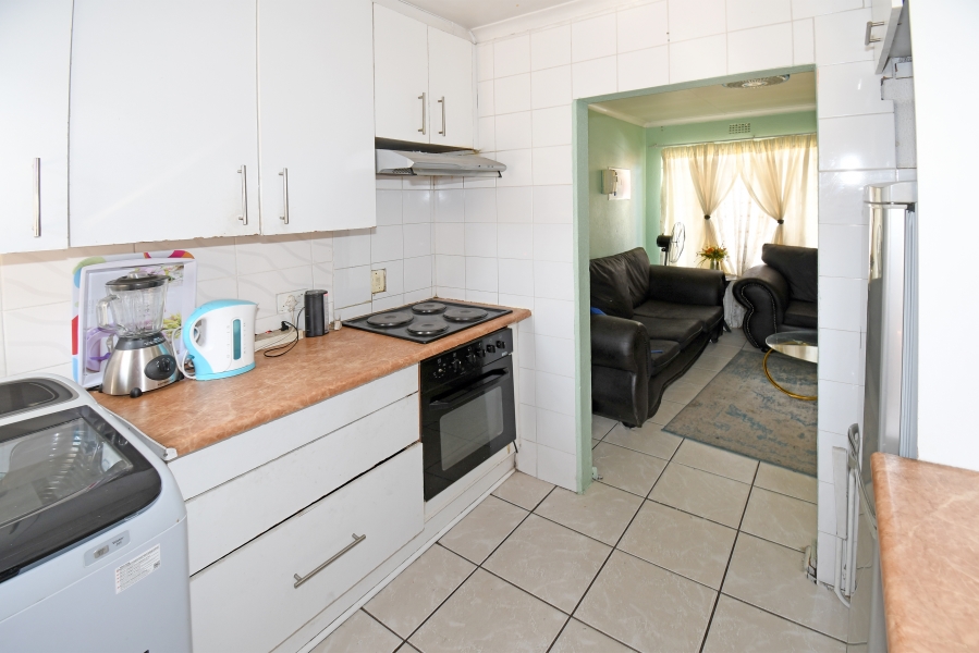 2 Bedroom Property for Sale in Corlett Gardens Gauteng