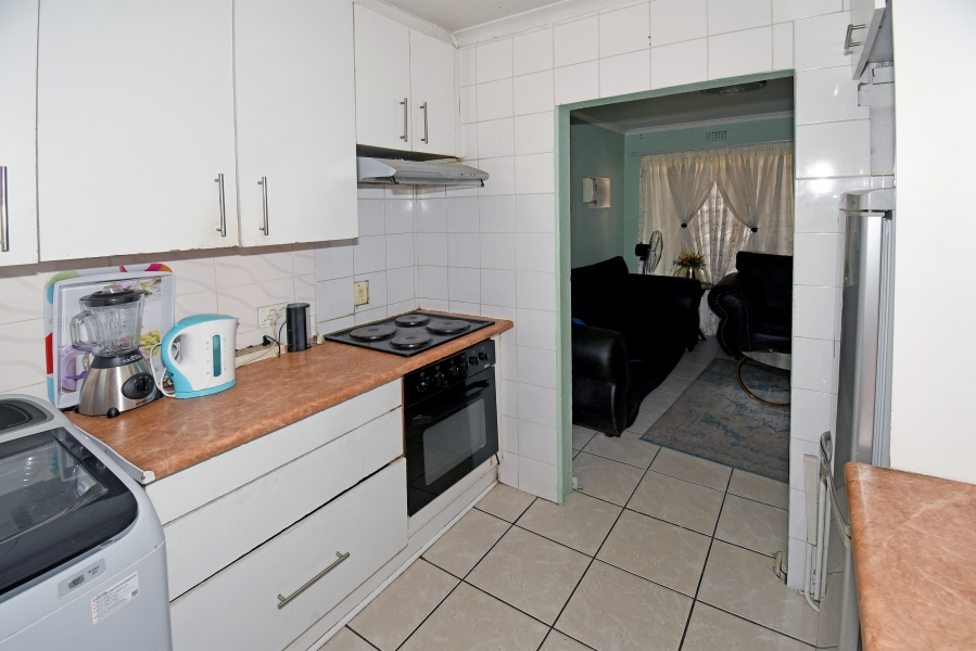 2 Bedroom Property for Sale in Corlett Gardens Gauteng