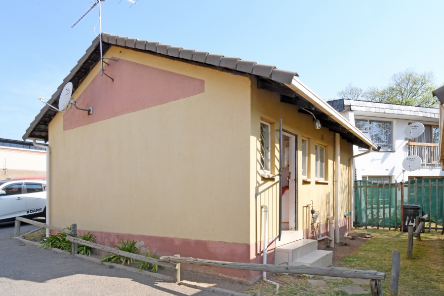 2 Bedroom Property for Sale in Corlett Gardens Gauteng