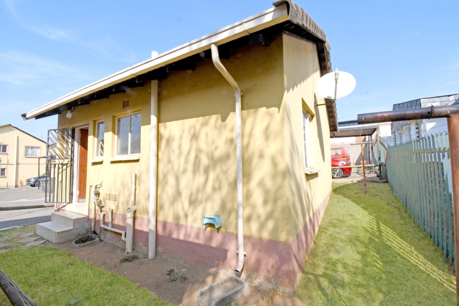 2 Bedroom Property for Sale in Corlett Gardens Gauteng