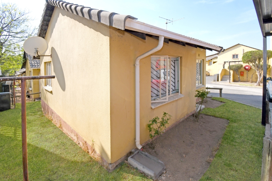 2 Bedroom Property for Sale in Corlett Gardens Gauteng