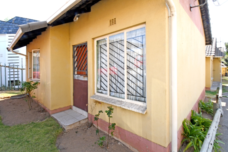 2 Bedroom Property for Sale in Corlett Gardens Gauteng