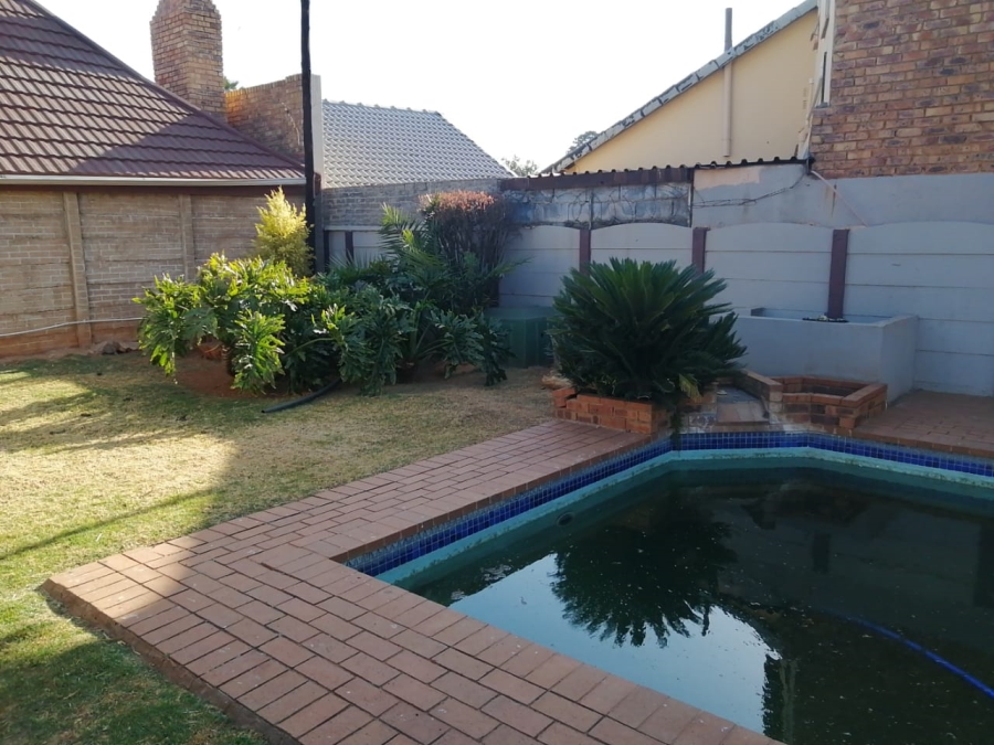 3 Bedroom Property for Sale in Krugersrus Gauteng