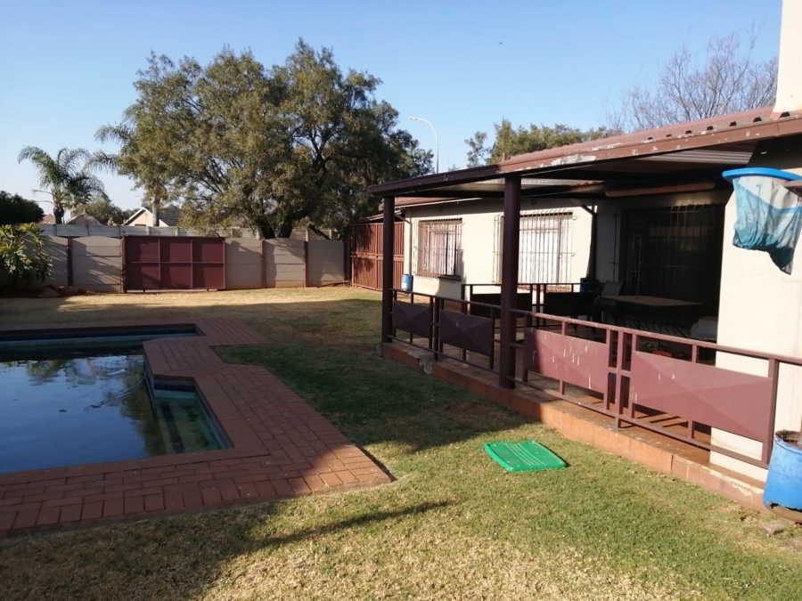 3 Bedroom Property for Sale in Krugersrus Gauteng