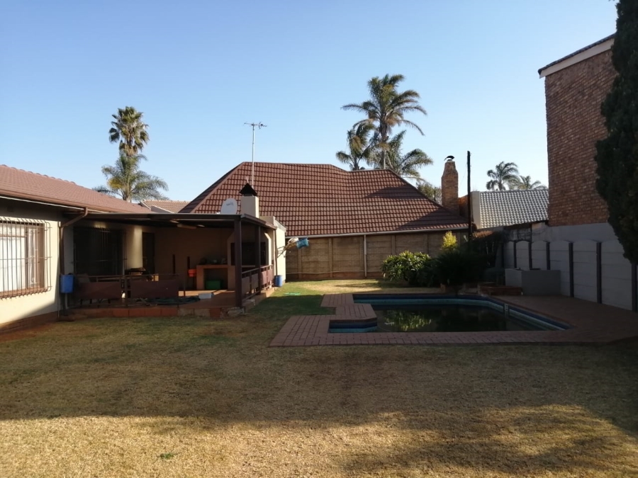 3 Bedroom Property for Sale in Krugersrus Gauteng