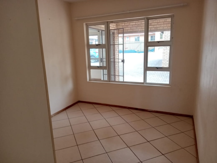 To Let 3 Bedroom Property for Rent in Horison Park Gauteng