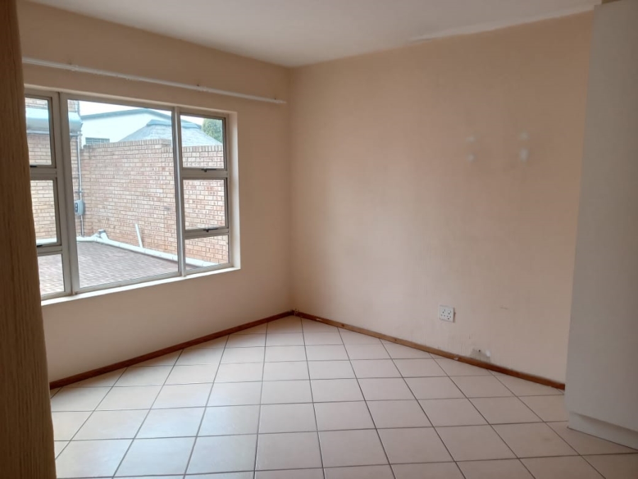 To Let 3 Bedroom Property for Rent in Horison Park Gauteng