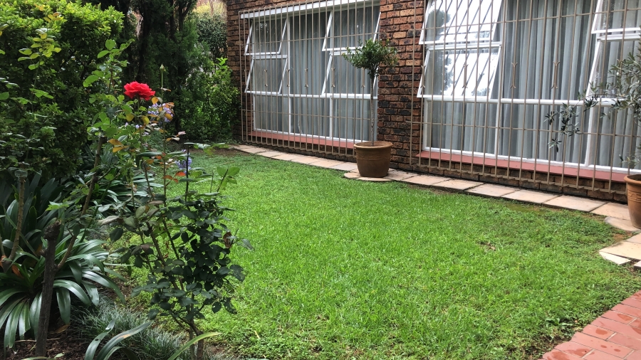 To Let 2 Bedroom Property for Rent in Atholl Gauteng