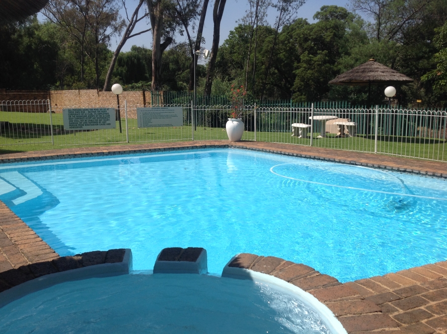 To Let 2 Bedroom Property for Rent in Atholl Gauteng