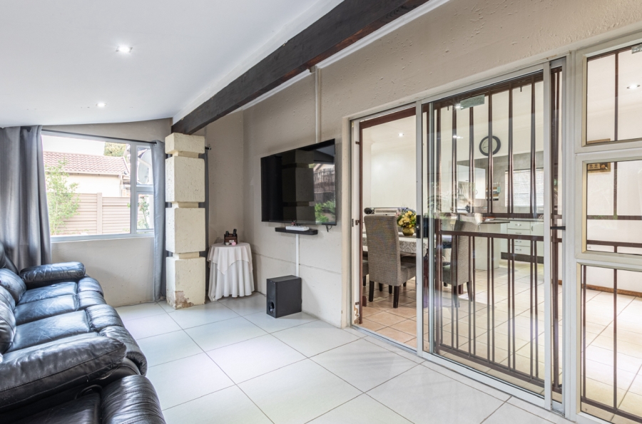 3 Bedroom Property for Sale in Radiokop Gauteng