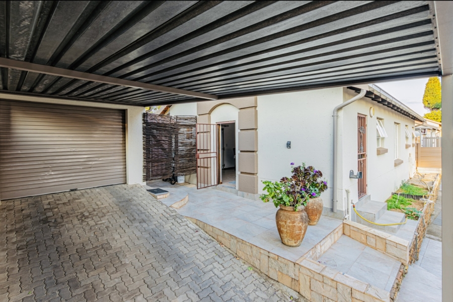 3 Bedroom Property for Sale in Radiokop Gauteng