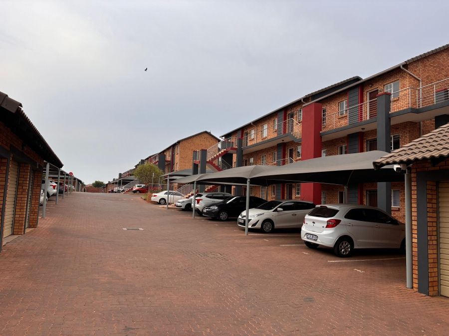 To Let 2 Bedroom Property for Rent in Monavoni Gauteng