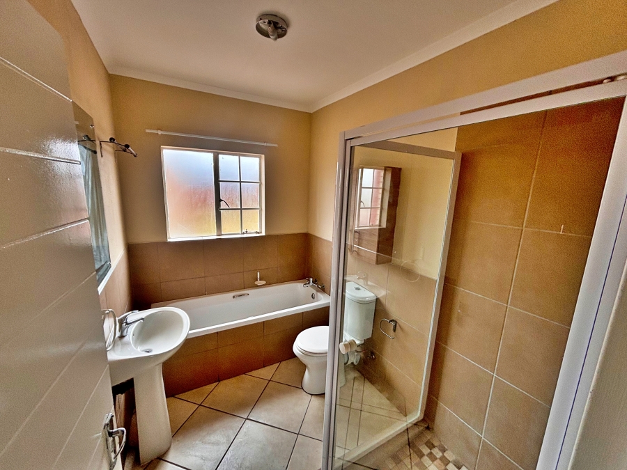 To Let 2 Bedroom Property for Rent in Monavoni Gauteng