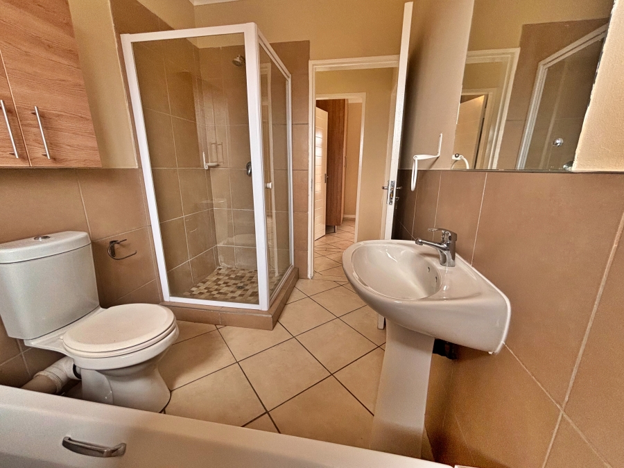 To Let 2 Bedroom Property for Rent in Monavoni Gauteng