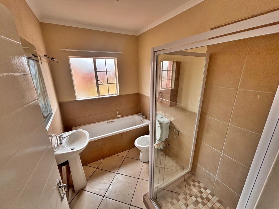 To Let 2 Bedroom Property for Rent in Monavoni Gauteng