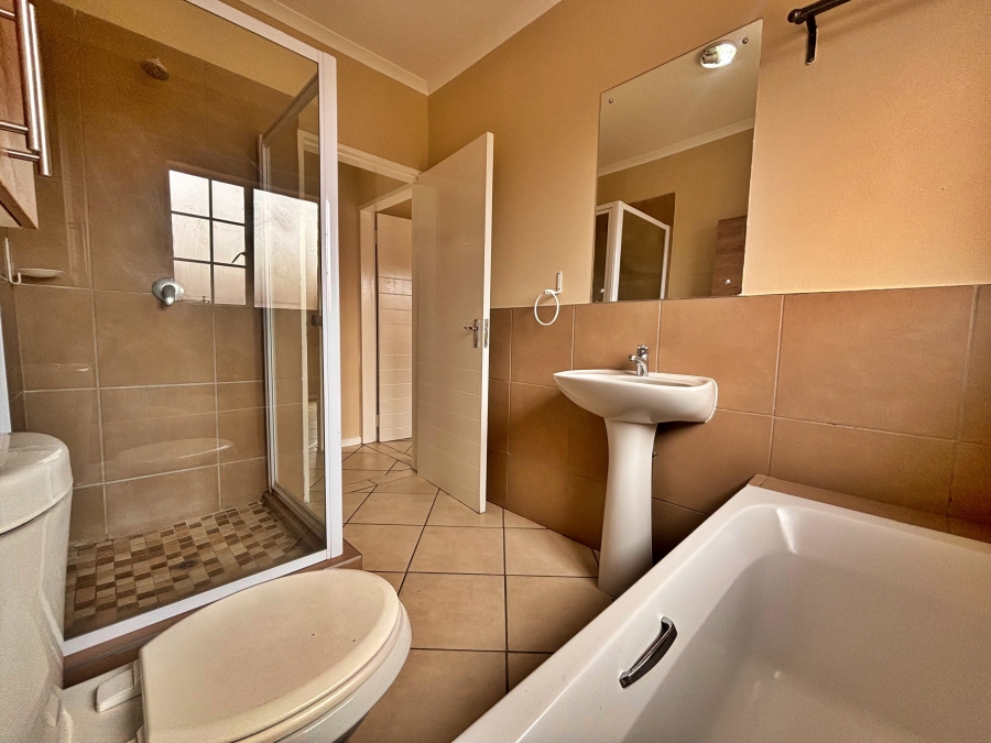 To Let 2 Bedroom Property for Rent in Monavoni Gauteng