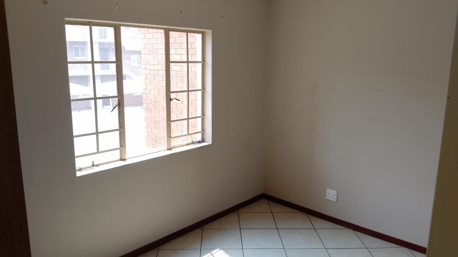 2 Bedroom Property for Sale in Monavoni Gauteng