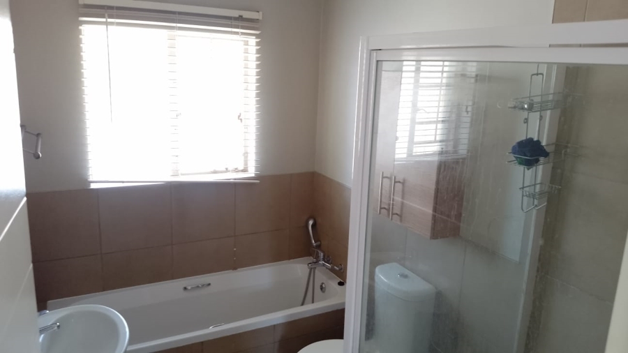 2 Bedroom Property for Sale in Monavoni Gauteng