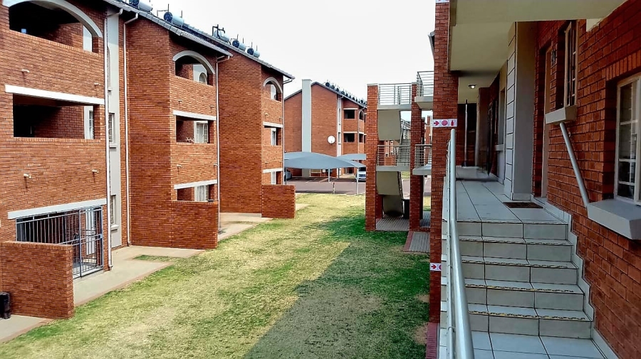 2 Bedroom Property for Sale in Monavoni Gauteng