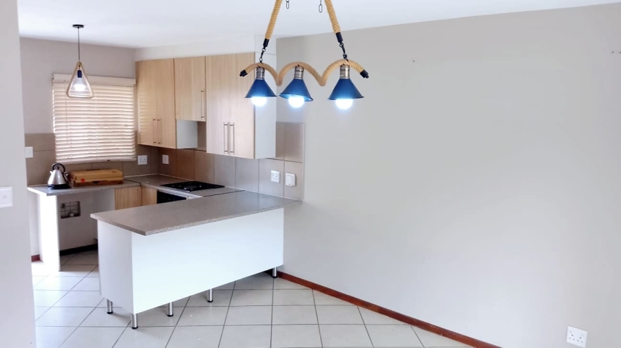 2 Bedroom Property for Sale in Monavoni Gauteng