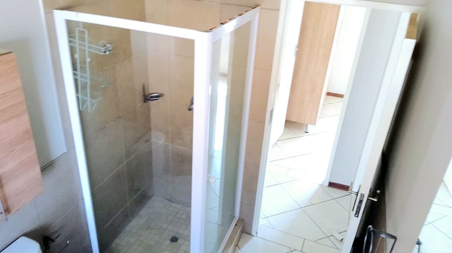 2 Bedroom Property for Sale in Monavoni Gauteng