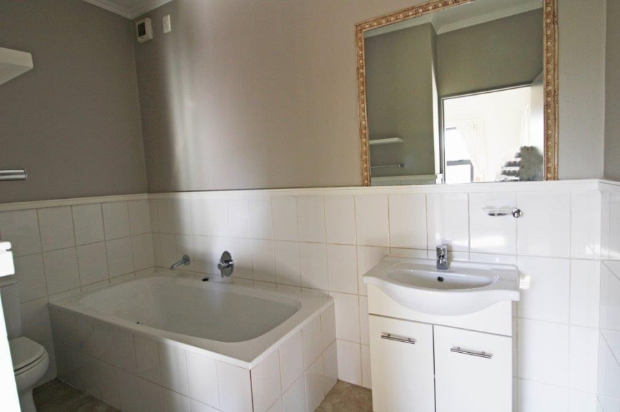 To Let 2 Bedroom Property for Rent in Bryanston Gauteng