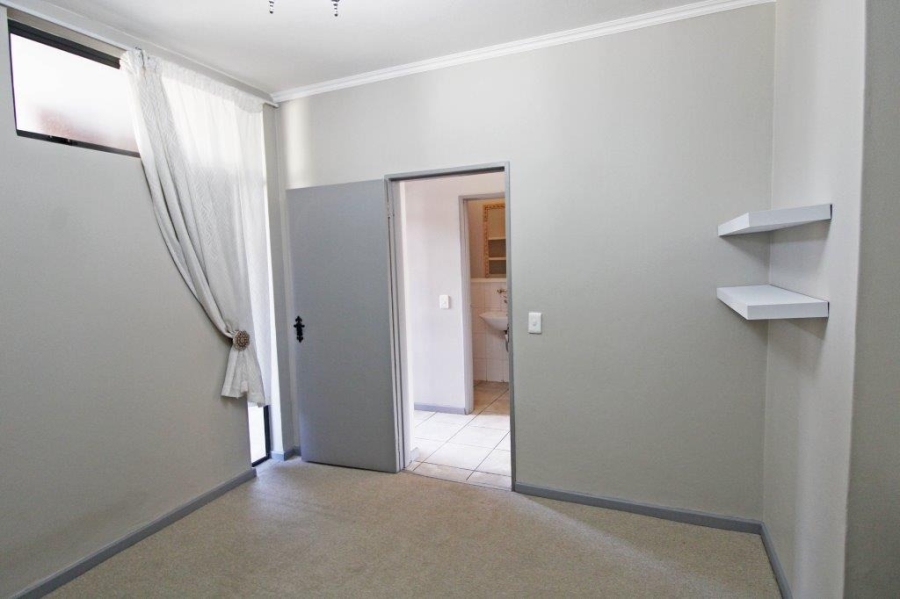 To Let 2 Bedroom Property for Rent in Bryanston Gauteng