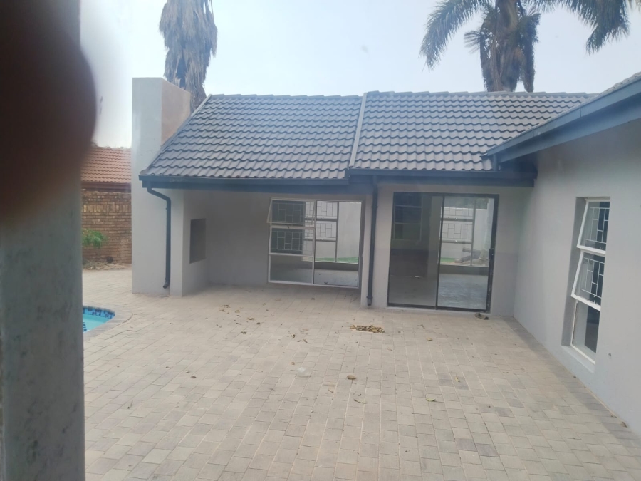 4 Bedroom Property for Sale in Florauna Gauteng