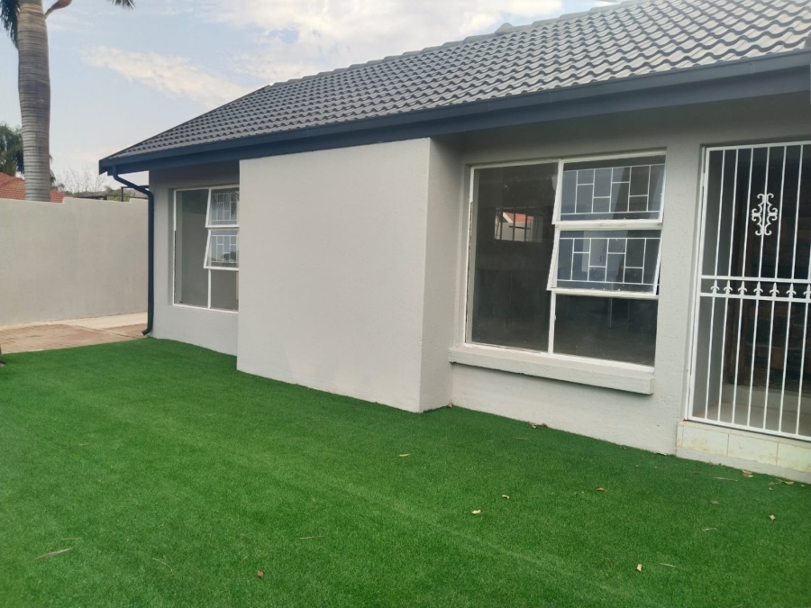 4 Bedroom Property for Sale in Florauna Gauteng