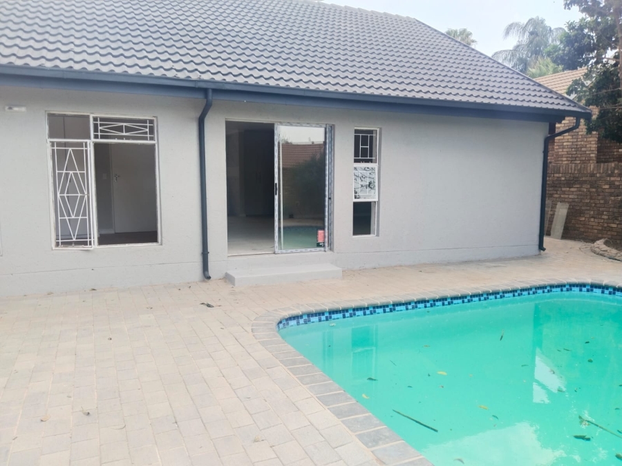 4 Bedroom Property for Sale in Florauna Gauteng