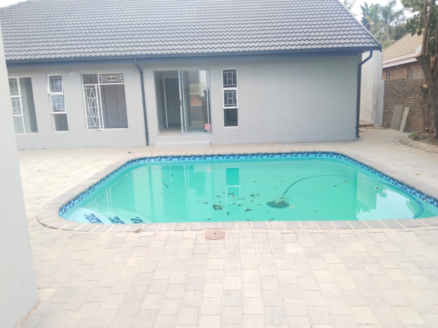 4 Bedroom Property for Sale in Florauna Gauteng