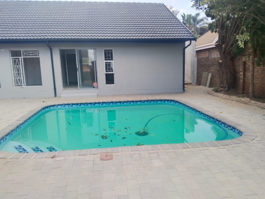 4 Bedroom Property for Sale in Florauna Gauteng