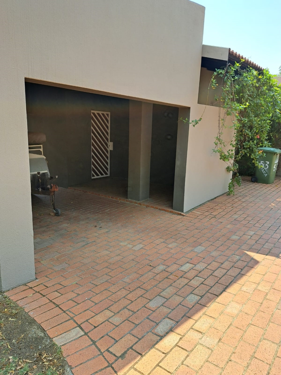 3 Bedroom Property for Sale in Gallo Manor Gauteng