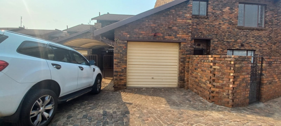 3 Bedroom Property for Sale in Illiondale Gauteng