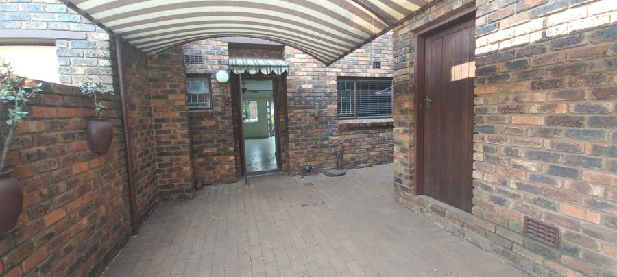 3 Bedroom Property for Sale in Illiondale Gauteng