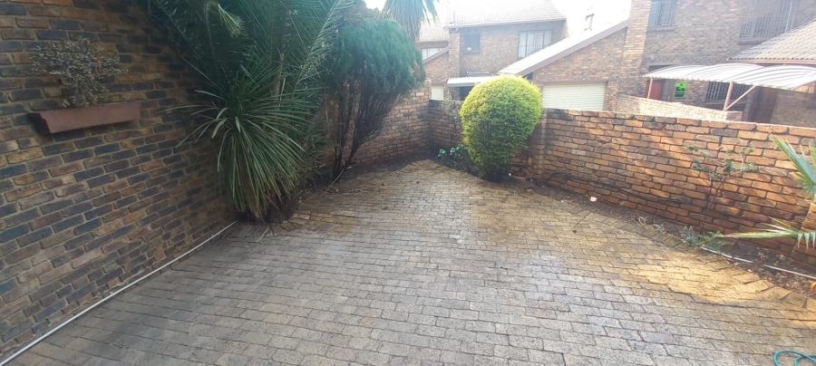 3 Bedroom Property for Sale in Illiondale Gauteng