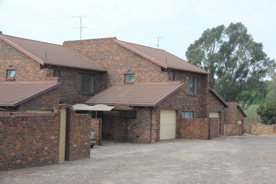 3 Bedroom Property for Sale in Illiondale Gauteng