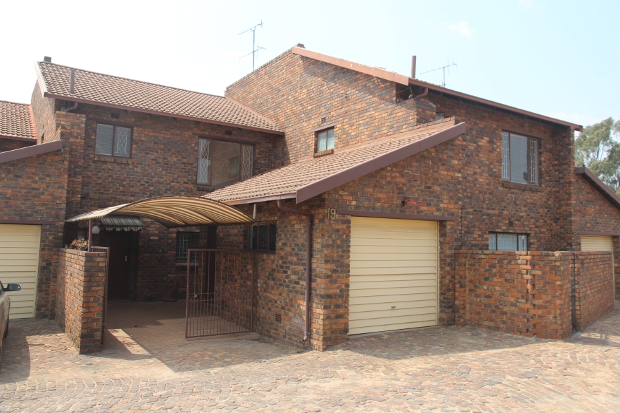 3 Bedroom Property for Sale in Illiondale Gauteng